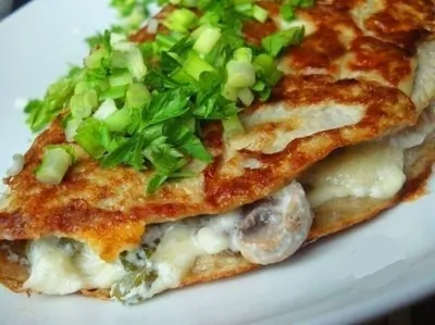 Бризоль с зеленью и шампиньонами