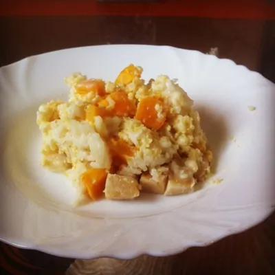 Каша с тыквой и яблоками в горшочке