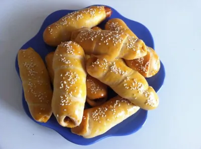 Сосиски с моцареллой в дрожжевом тесте