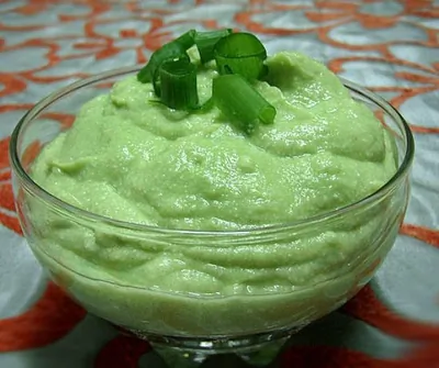 Зеленый мусс из авокадо