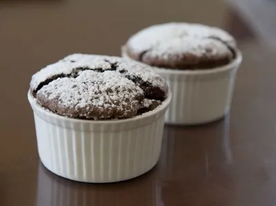 Горячий шоколадный пирог