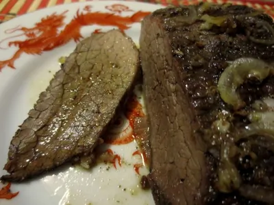 Говядина под винным соусом