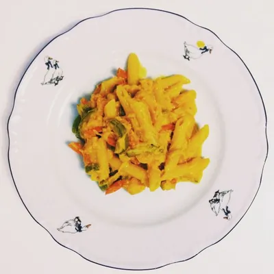 Пенне с тыквой, овощами и креветками