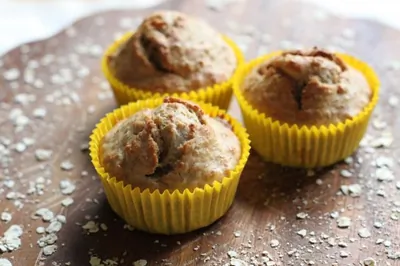 Овсяные маффины с изюмом и орехами