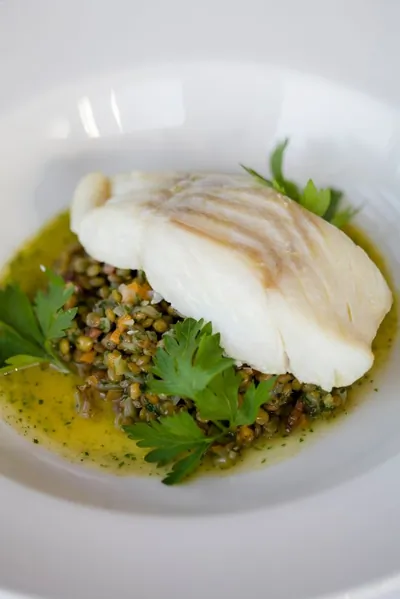 Треска с рагу из чечевицы