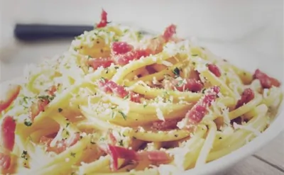 Паста карбонара с пармезаном