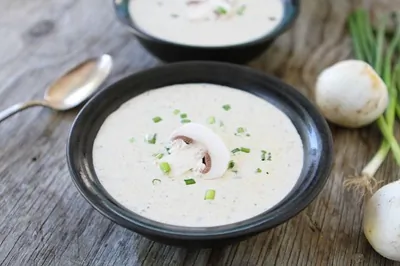 Сливочный крем-суп из шампиньонов с гренками