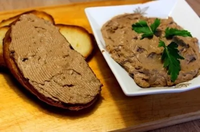 Паштет из куриной печени с вешенками