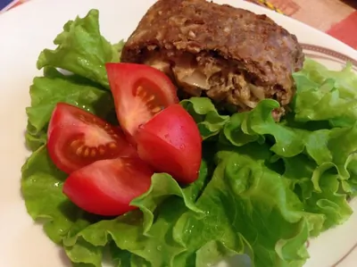 Мясной рулет из фарша с грибами