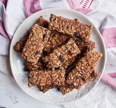 Овсяные батончики с финиками