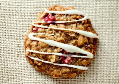 Овсяное печенье с орехами, изюмом и бананом