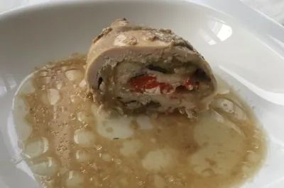 Рулетики из куриной грудки с баклажанами и перцем