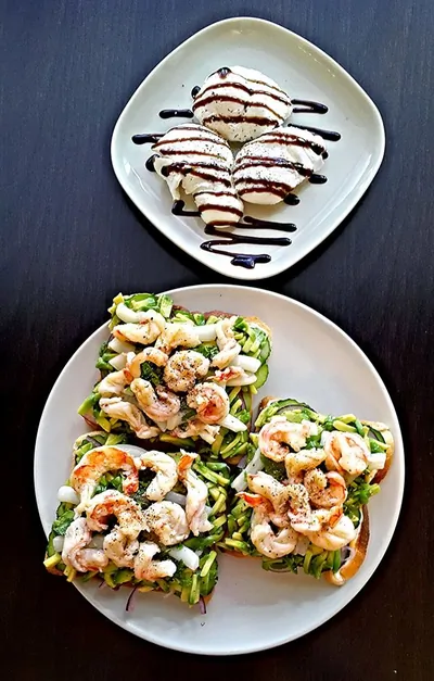 Восточный сендвич с яйцами пашот