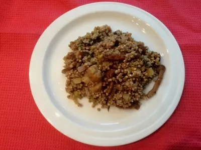 Гречотто с опятами, белыми грибами и молодой крапивой