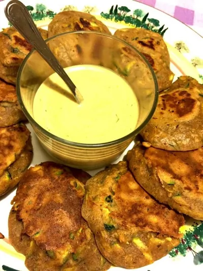 Оладьи из нутовой муки с цуккини