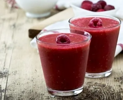 Малиновый коктейль с базиликом