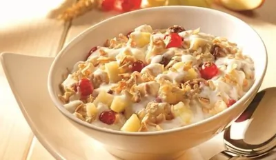 Мацони с сухофруктами и овсяными хлопьями