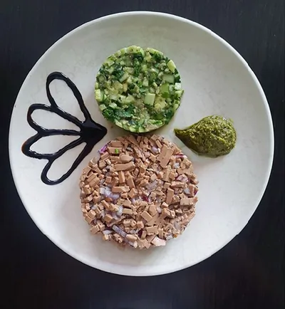 Тартар из печени трески с зеленым салатом