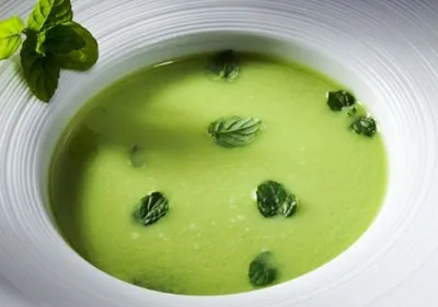 Суп-пюре из брокколи и шпината со сливками и сыром по итальянски