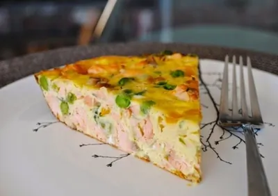 Фриттата с беконом, зеленым горошком и козьим сыром от Гордона Рамзи