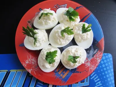 Яйца, фаршированные сырным кремом