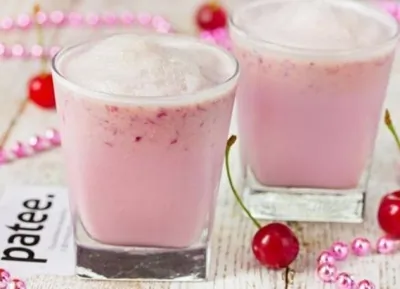 Вишневый смузи с йогуртом