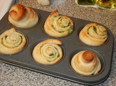 Луково-чесночные рогалики