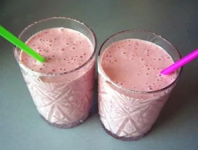 Бананово-клубничный коктейль