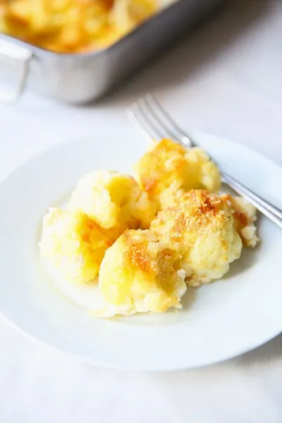 Запеченная цветная капуста под сливочно-сырным соусом