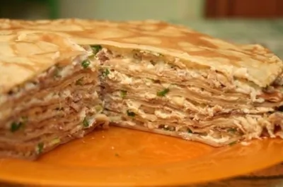 Торт из яичных блинов с куриной начинкой