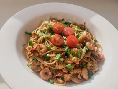 Паста с креветками и томатами