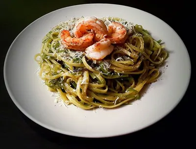 Спагетти и с чукой и креветками