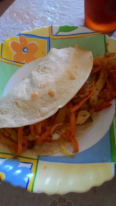 Тортилья с омлетом и овощами