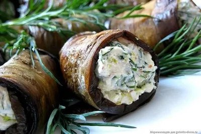 Рулеты из баклажанов с творожной начинкой