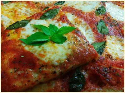 Классическая неаполитанская пицца