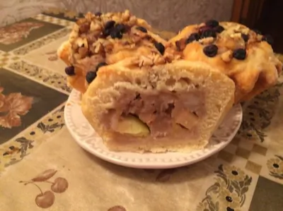 Булочка с грушей и корицей