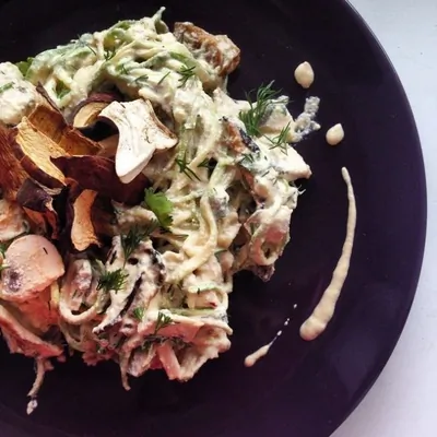 Сыроедческая паста из цукини с соусом «Альфредо»