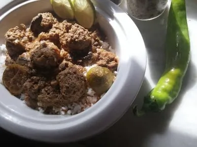 Фрикадельки патанг в кокосовом молоке с грибами