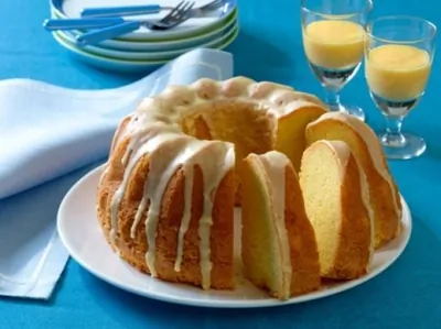 Кекс с яичным ликером, орехами и какао