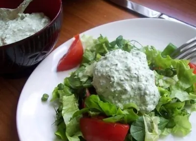 Соус с зеленым луком, бульоном и сливками к жареному мясу