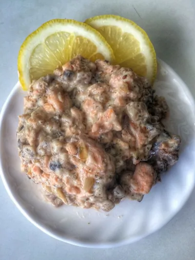 Семга в сливочном соусе с грибами