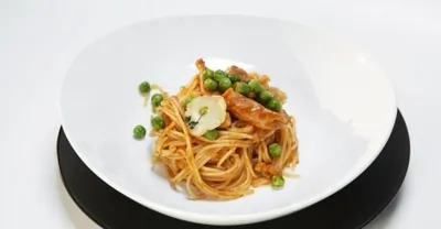 Спагетти со свининой в томатном соусе