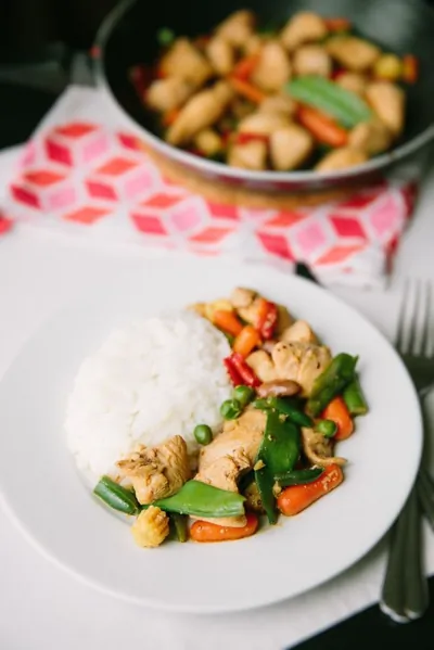 Курица с овощами в соево-медовом соусе