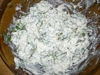 Творог со свежей зеленью и сметаной