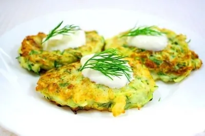 Кабачковые драники со сметаной