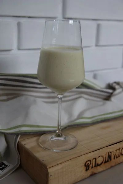 Кефирно-яблочный смузи с имбирем и корицей