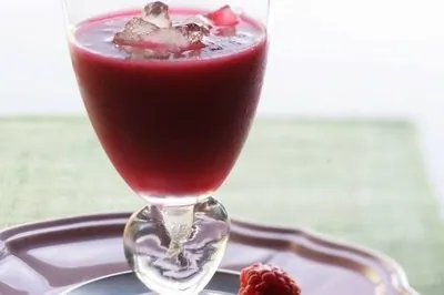 Красное ягодное фраппе