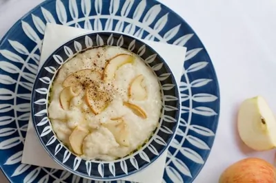 Рисовая каша с корицей и яблоками