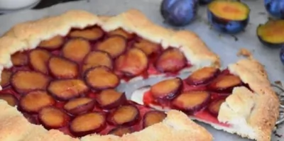 Сливовая галета с пряной ореховой начинкой