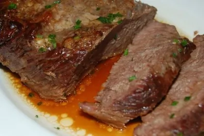 Говядина с острым соусом из соленых грибов